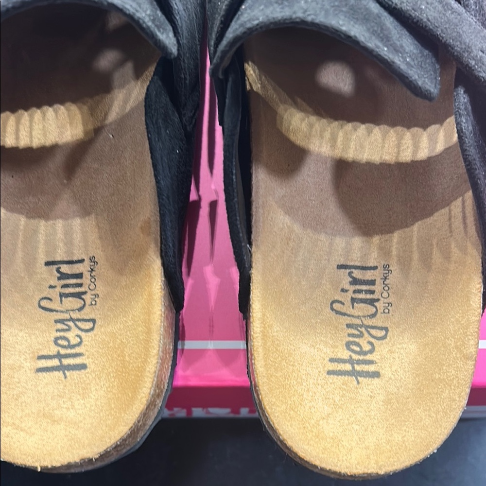 Women’s  Black Clogs - Picture 4 of 6